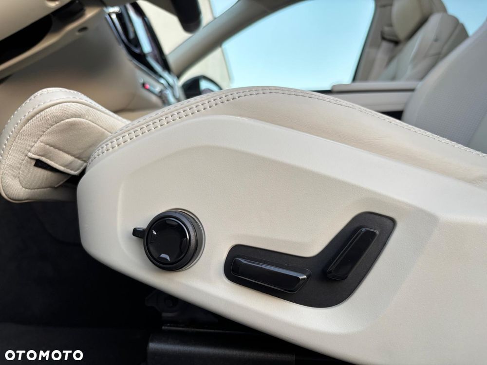 Volvo XC 60 T6 AWD Recharge Plus Bright - 22