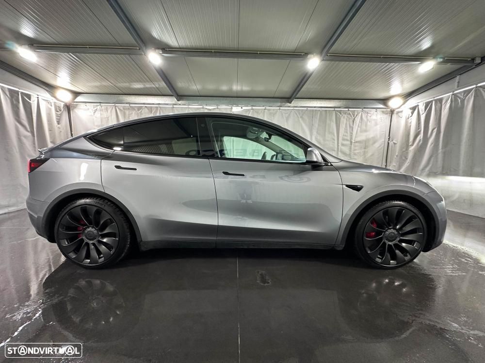 Tesla Model Y Performance Dual Motor AWD - 11