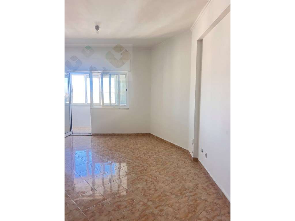 Amadora Reboleira, T1, TERRAÇO 60m2 com churrasqueira!!!! - Grande imagem: 4/25
