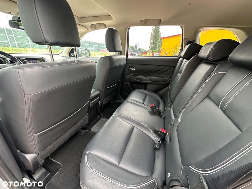Mitsubishi Outlander Intense + - 34