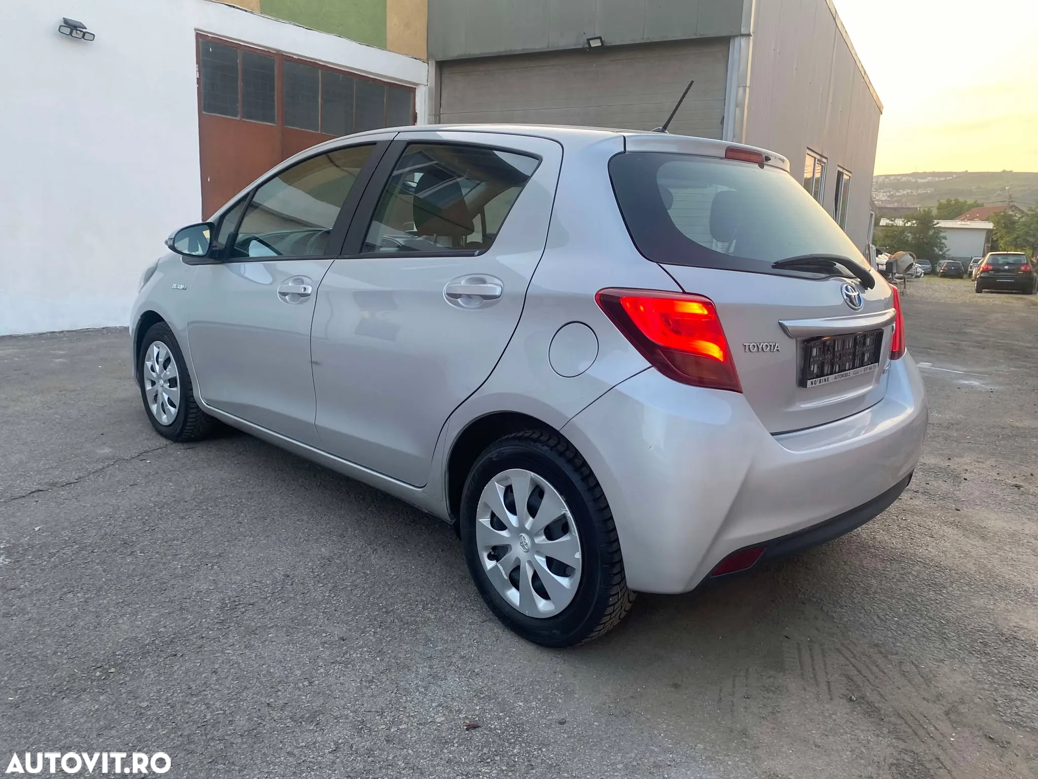 Toyota Yaris Hybrid 1.5 VVT-i Comfort - 4