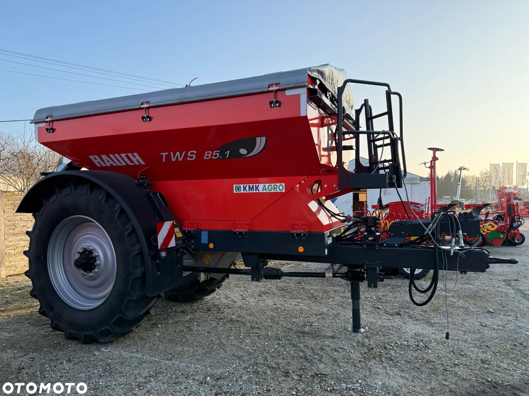Kuhn Rozsiewacz przyczepa KUHN RAUCH TWS 85.1 - 1