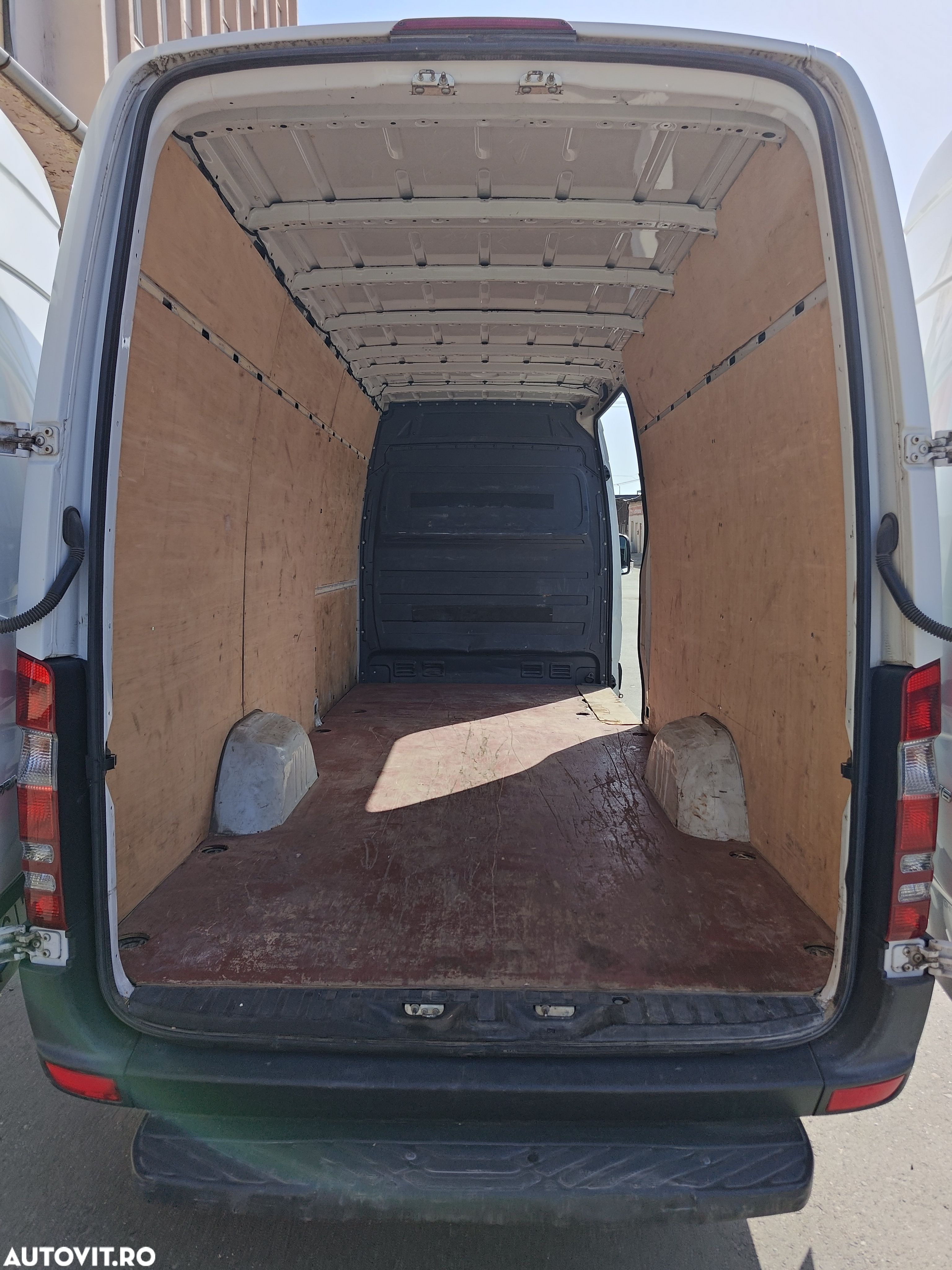Mercedes-Benz Sprinter - 12