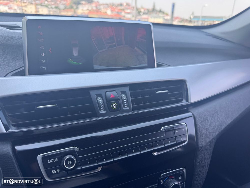 BMW X1 25 e xDrive Corporate Edition - 13