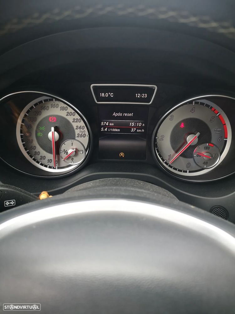 Mercedes-Benz GLA 180 CDI Urban - 13