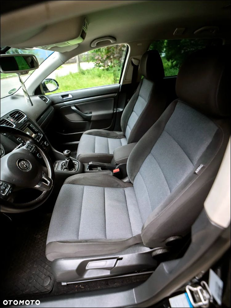 Volkswagen Golf - 32