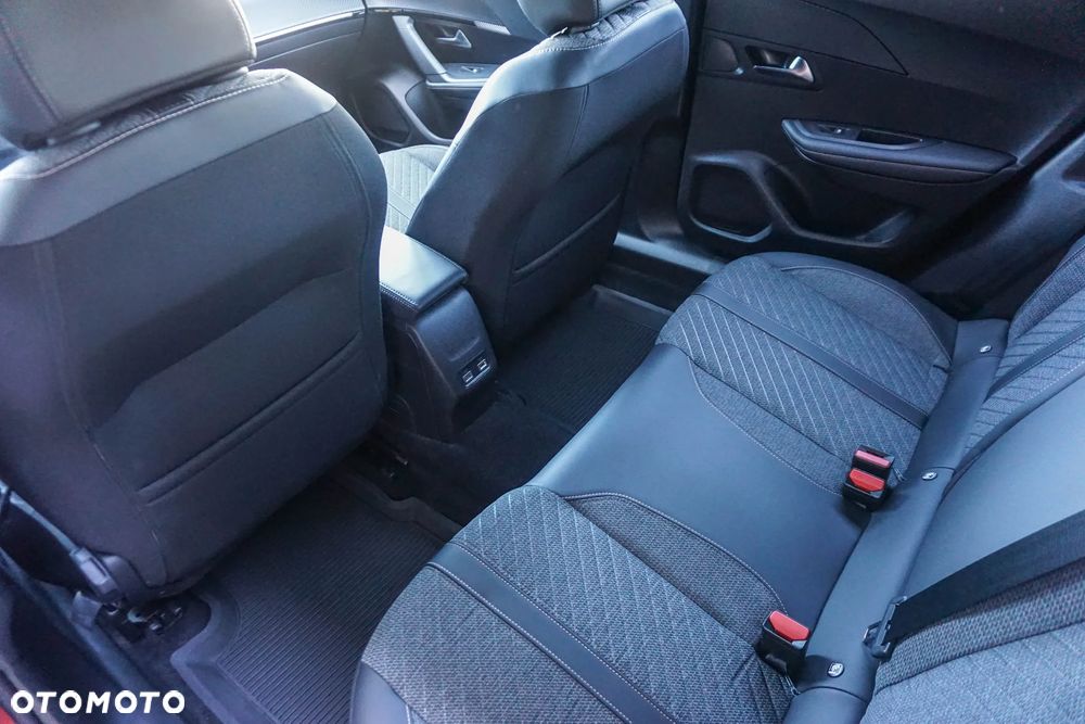 Peugeot 2008 1.2 PureTech Allure S&S - 30