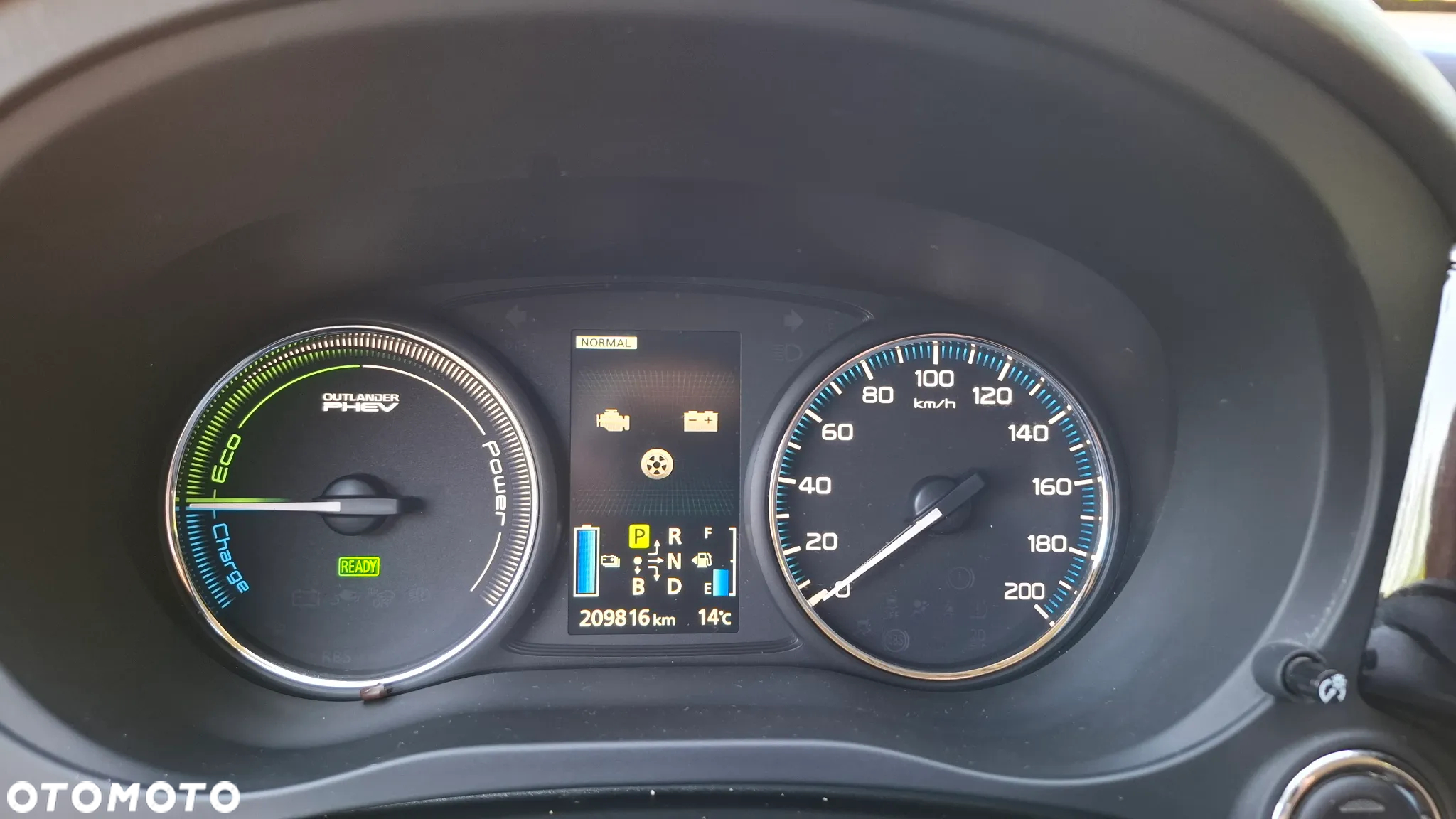 Mitsubishi Outlander 2.0 4WD Plug-In Hybrid - 11