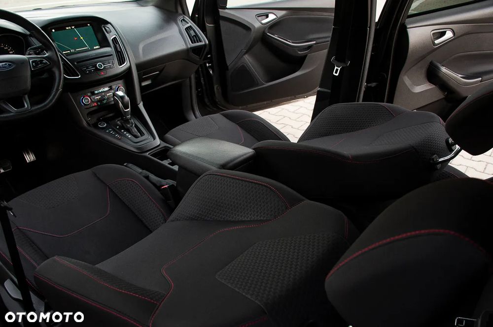Ford Focus 1.5 EcoBoost ST-Line - 26