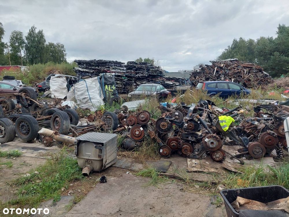 KOMPLETNE ZAWIESZENIE BELKA SANKI TYŁ SKODA OCTAVIA II LIFTBACK - 7
