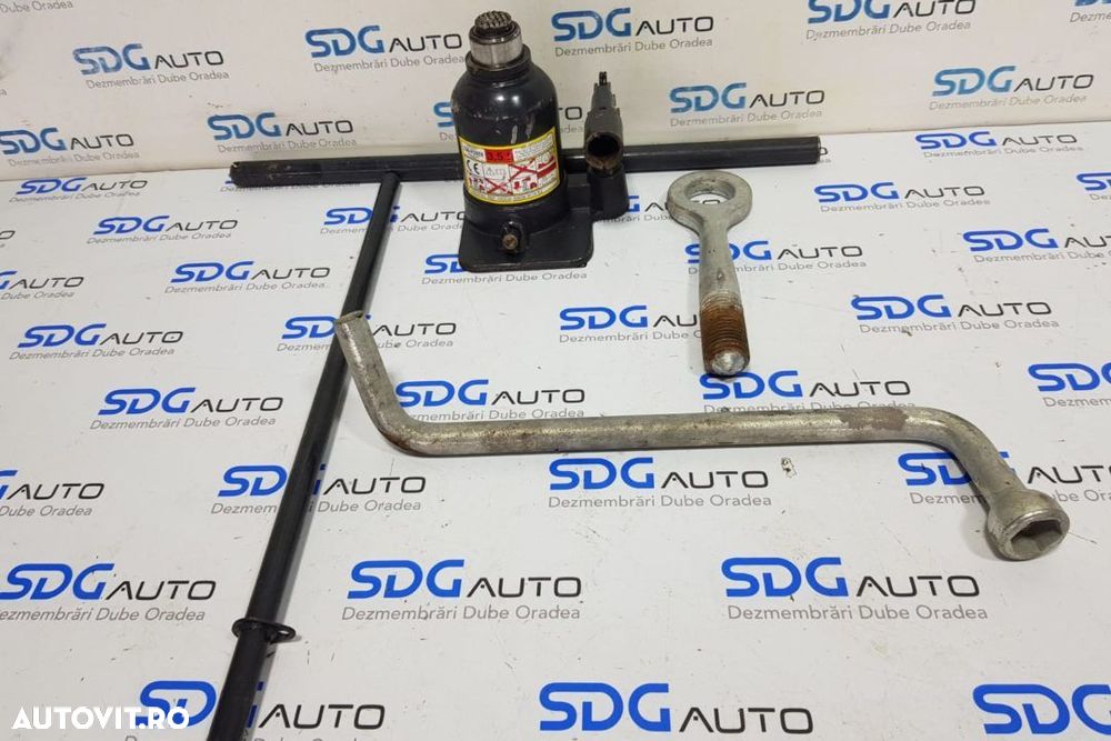 Set cric hidraulic + cheie roti + diverse accesorii care se vad in poze Iveco Daily Euro 4/5/6 - 3