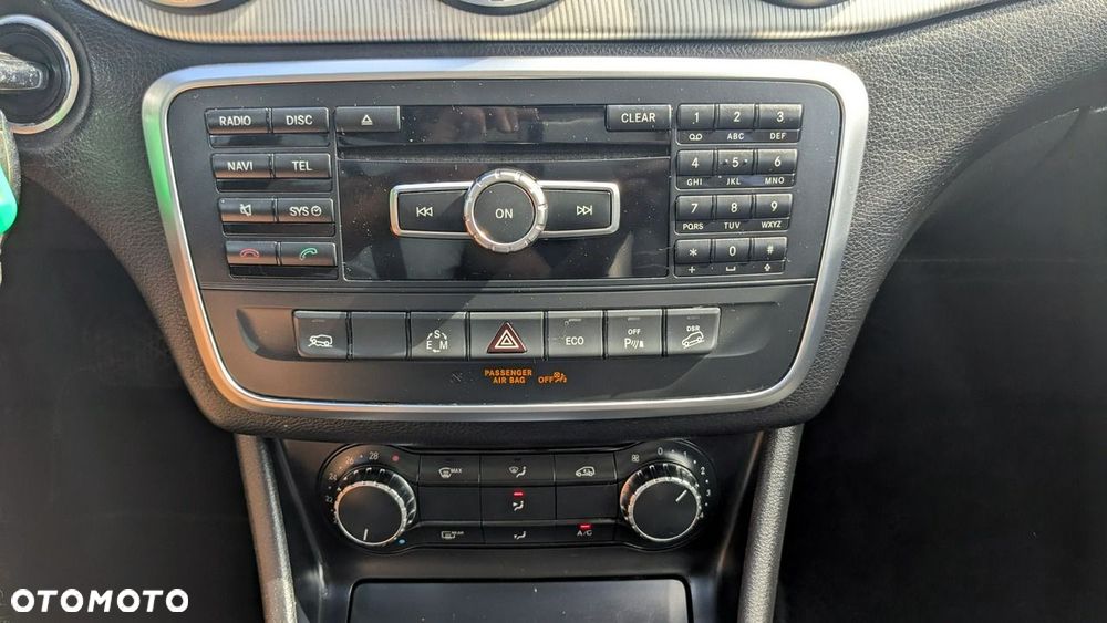 Mercedes-Benz GLA 200 d 4-Matic - 32
