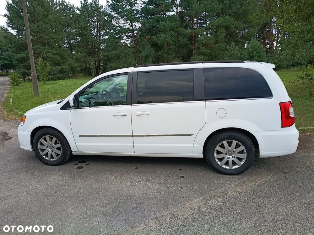Chrysler Town & Country - 2