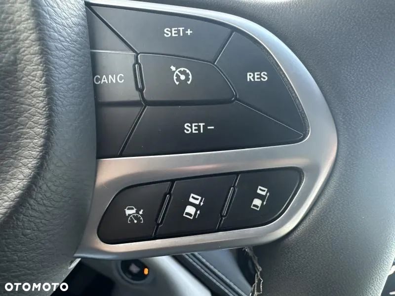 Chrysler Pacifica - 25