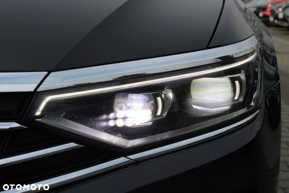 Volkswagen Passat - 10