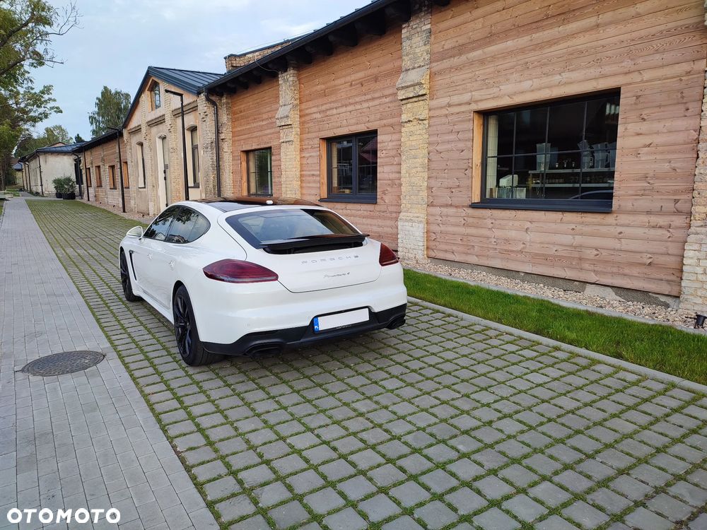 Porsche Panamera 4 PDK Edition - 4