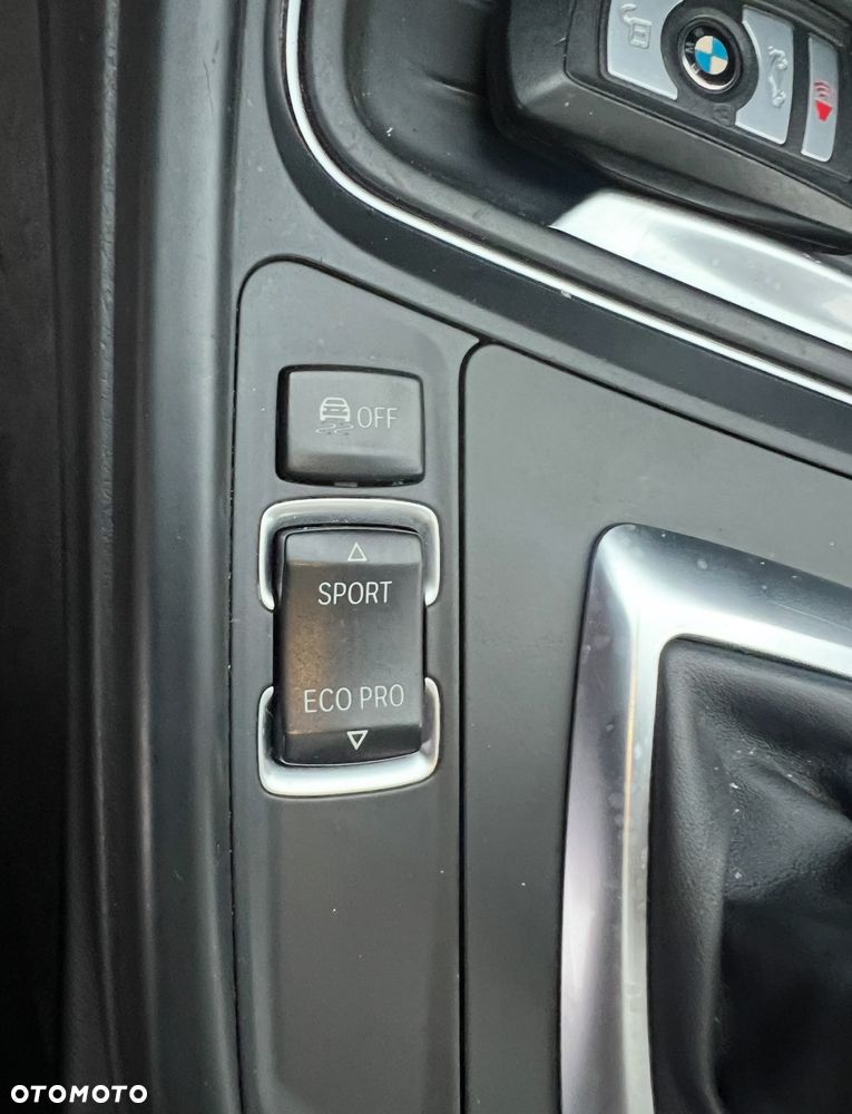 BMW Seria 3 335i Sport-Aut Luxury Line - 14