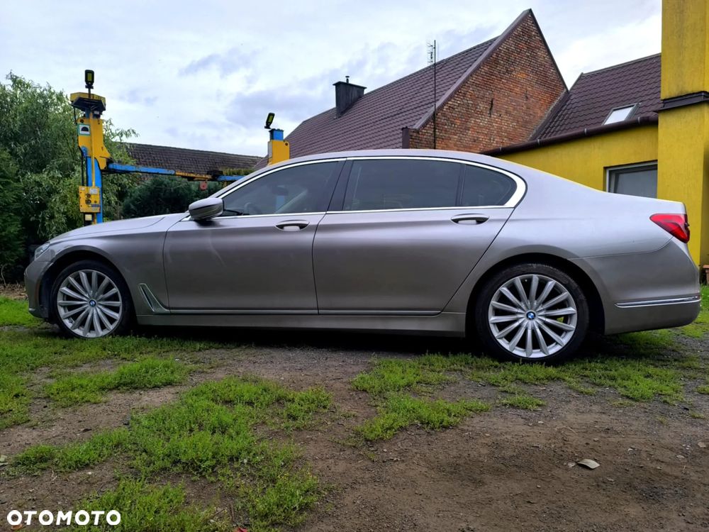 BMW Seria 7 740Li - 10