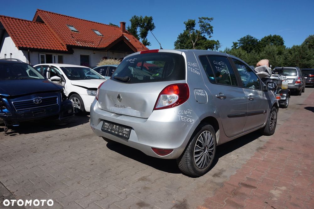 RENAULT CLIO III PH2 LIFT 5D HB 2009 TED69 1.2 16V D4F740 74KM JH3176 SREBRNY na części - 5