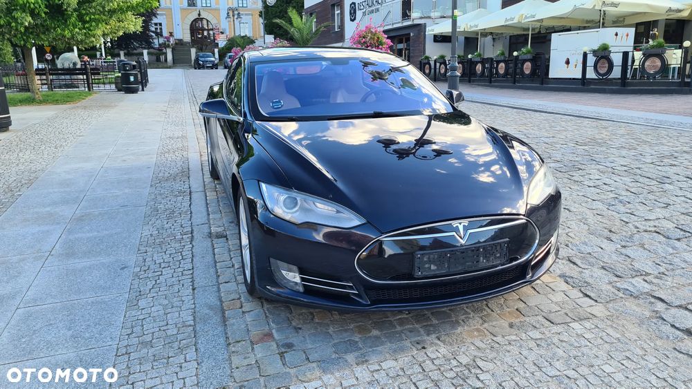 Tesla Model S - 1