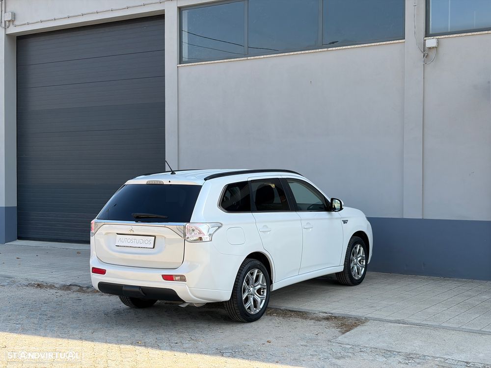Mitsubishi Outlander 2.0 4WD - 22