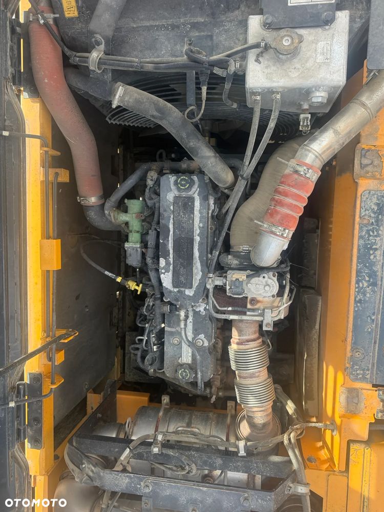 Hyundai HX 300 L - 19