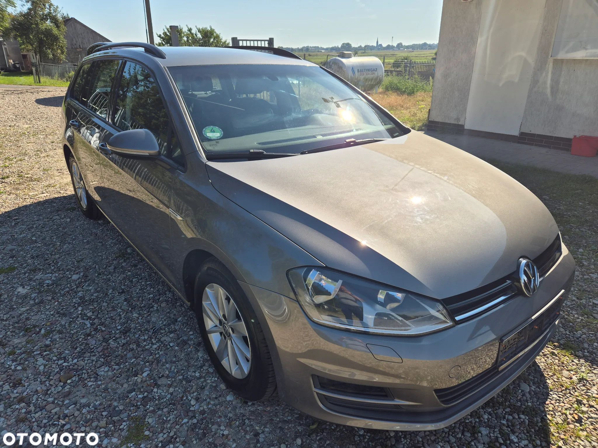 Volkswagen Golf - 1