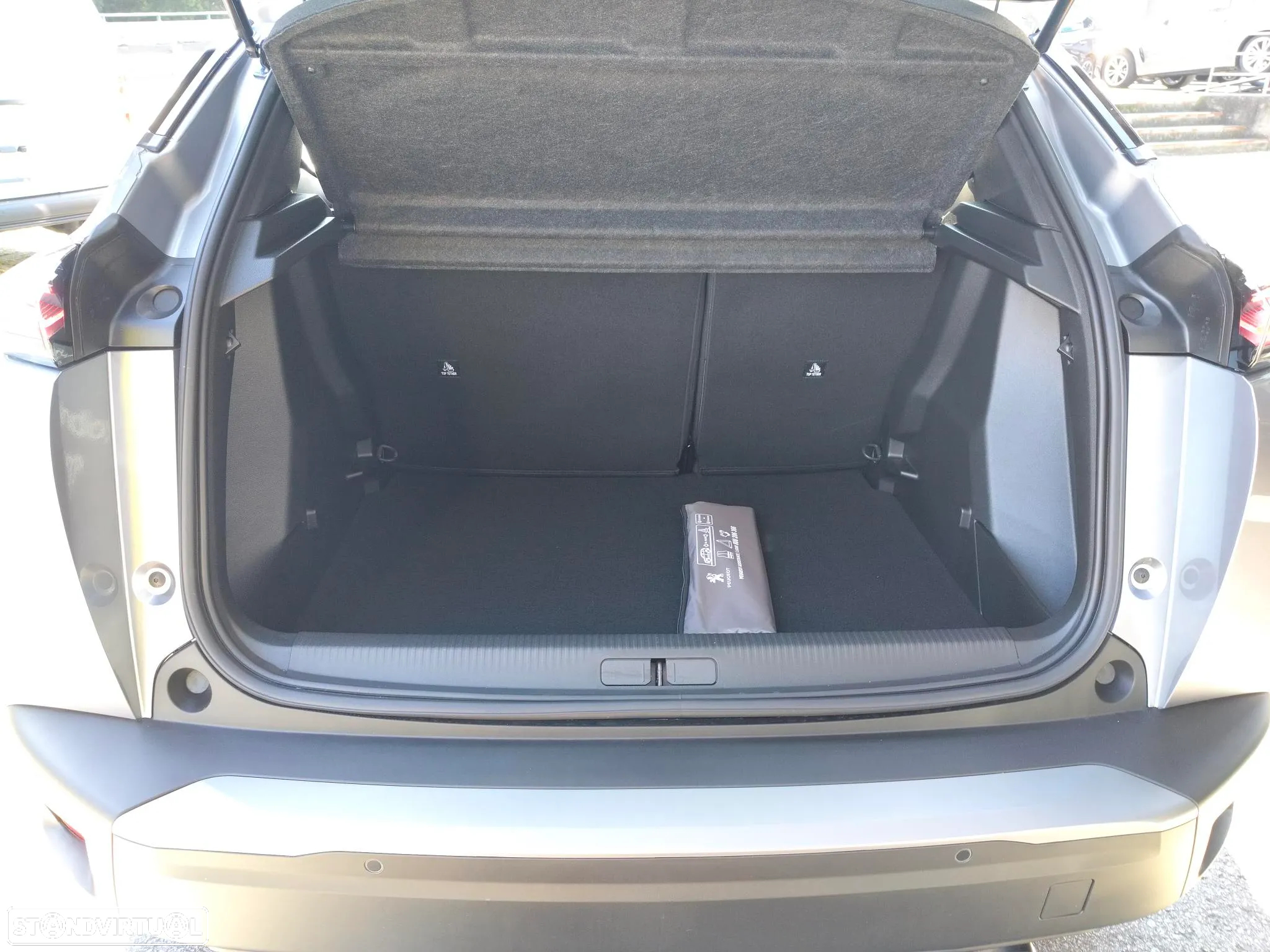 Peugeot 2008 1.2 PureTech Style - 12