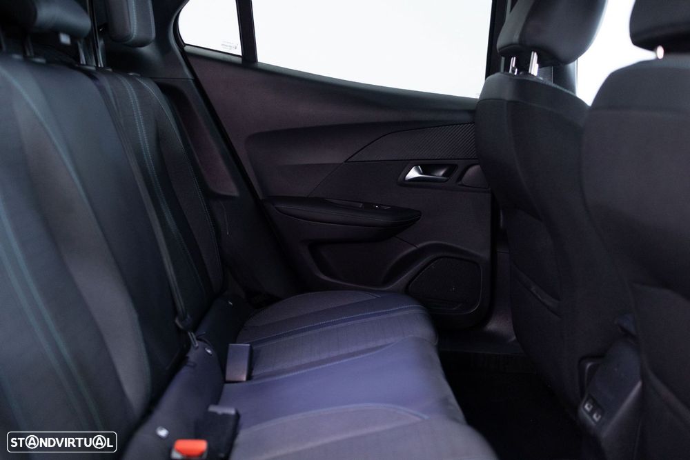 Peugeot 2008 1.2 PureTech Allure EAT8 - 32