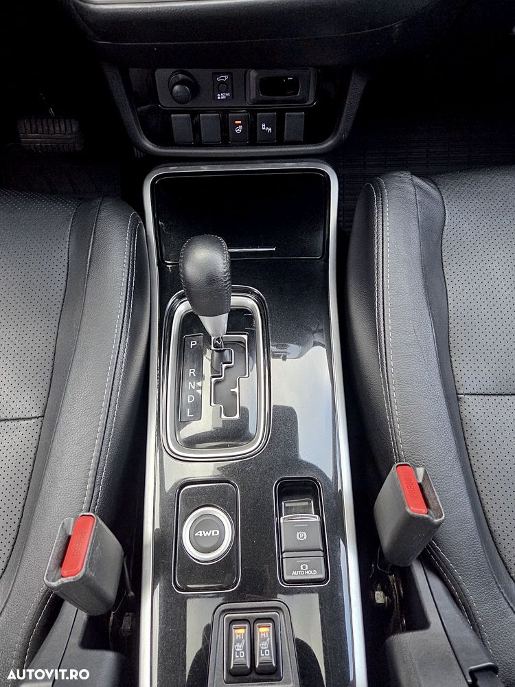 Mitsubishi Outlander 2.2 DI-D 4WD Automatik Top - 29