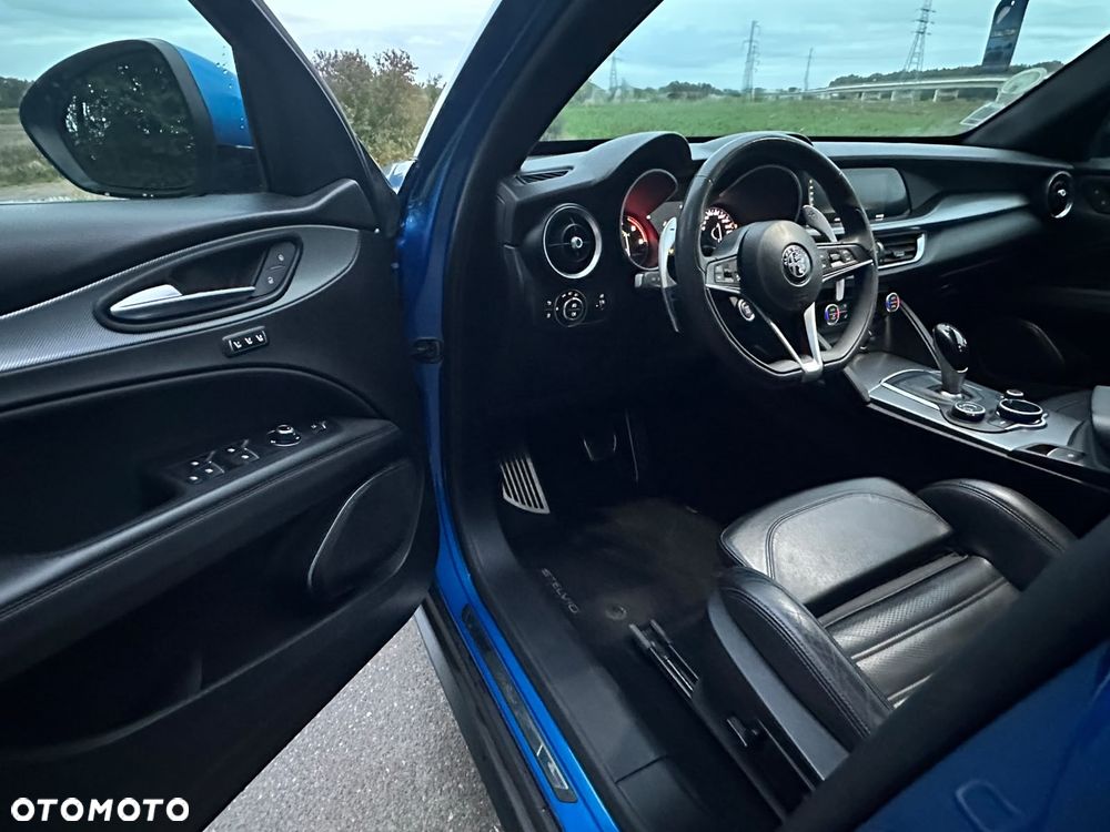 Alfa Romeo Stelvio - 16