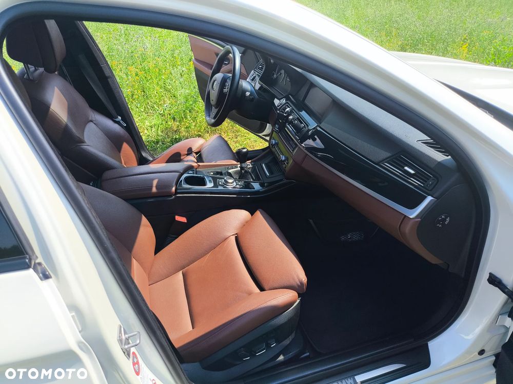 BMW Seria 5 525d - 10
