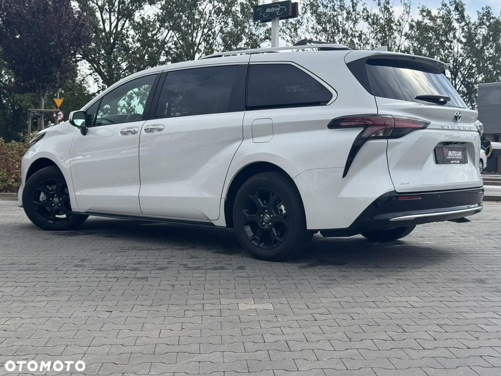 Toyota Sienna - 3