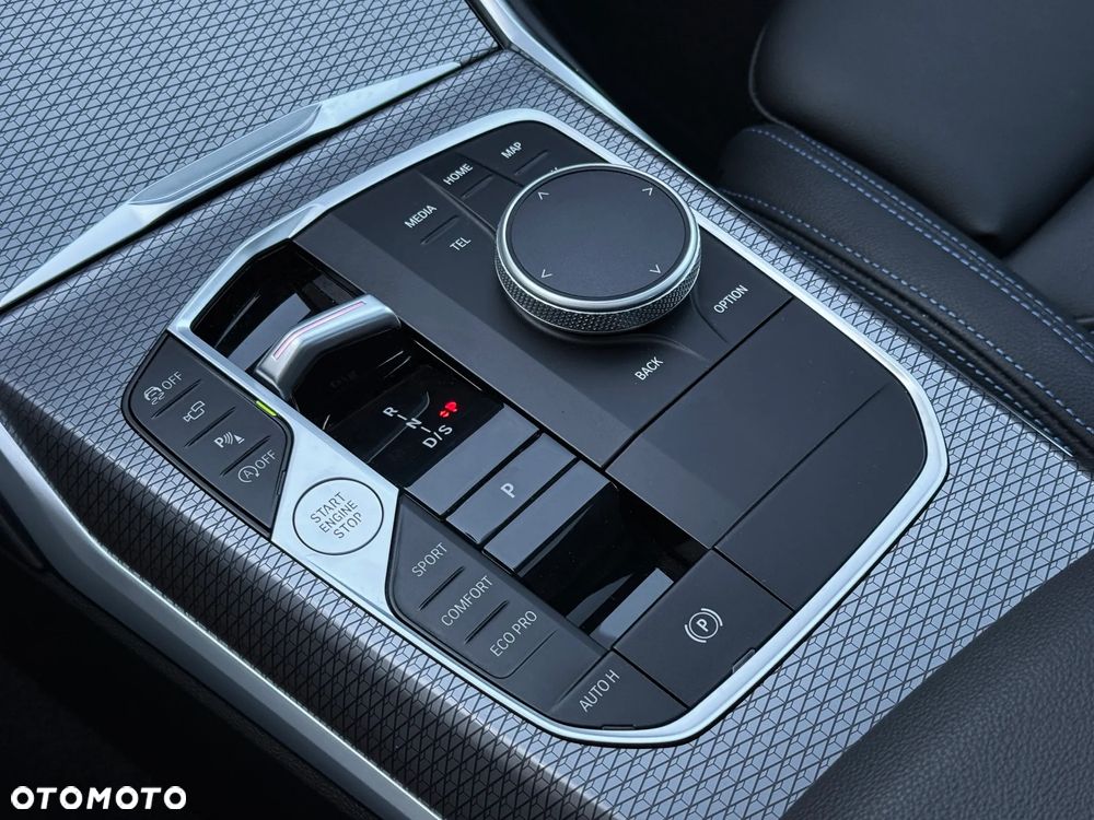 BMW Seria 3 330i xDrive M Sport - 23