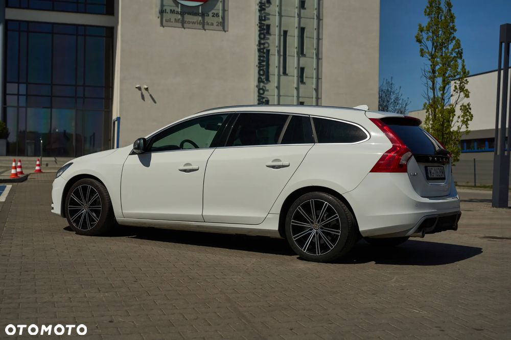 Volvo V60 D5 R-Design - 7