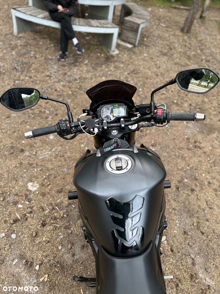 Suzuki GSR - 8