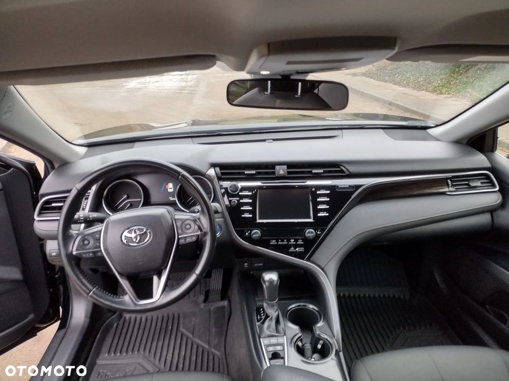 Toyota Camry 2.5 Hybrid Comfort CVT - 26