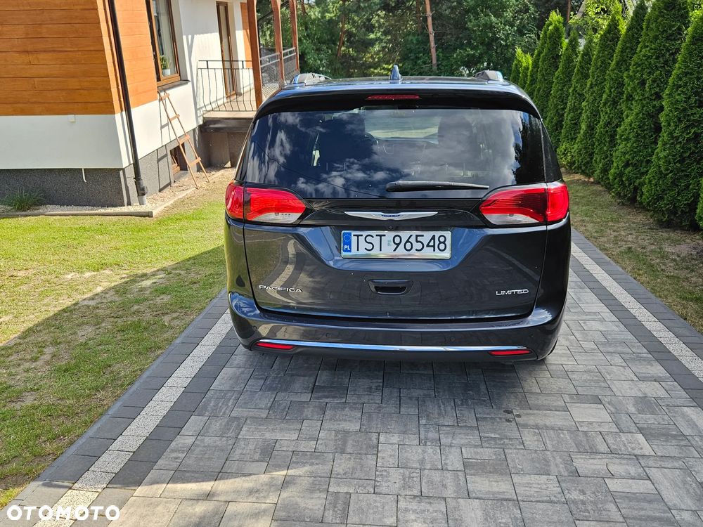 Chrysler Pacifica - 4