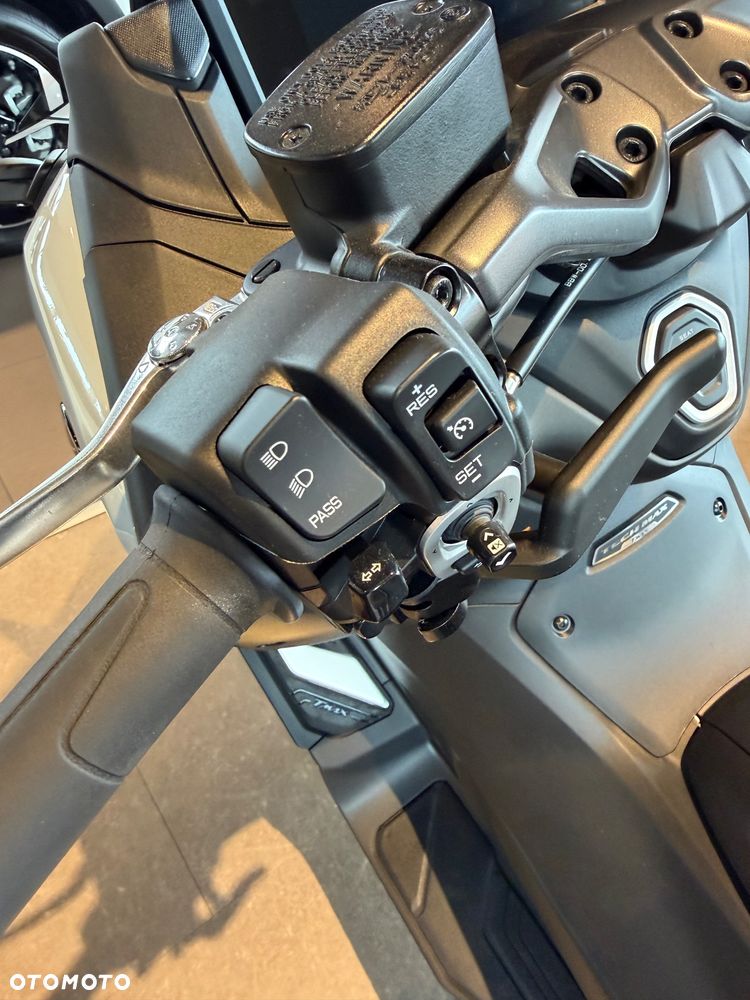 Yamaha Tmax - 8