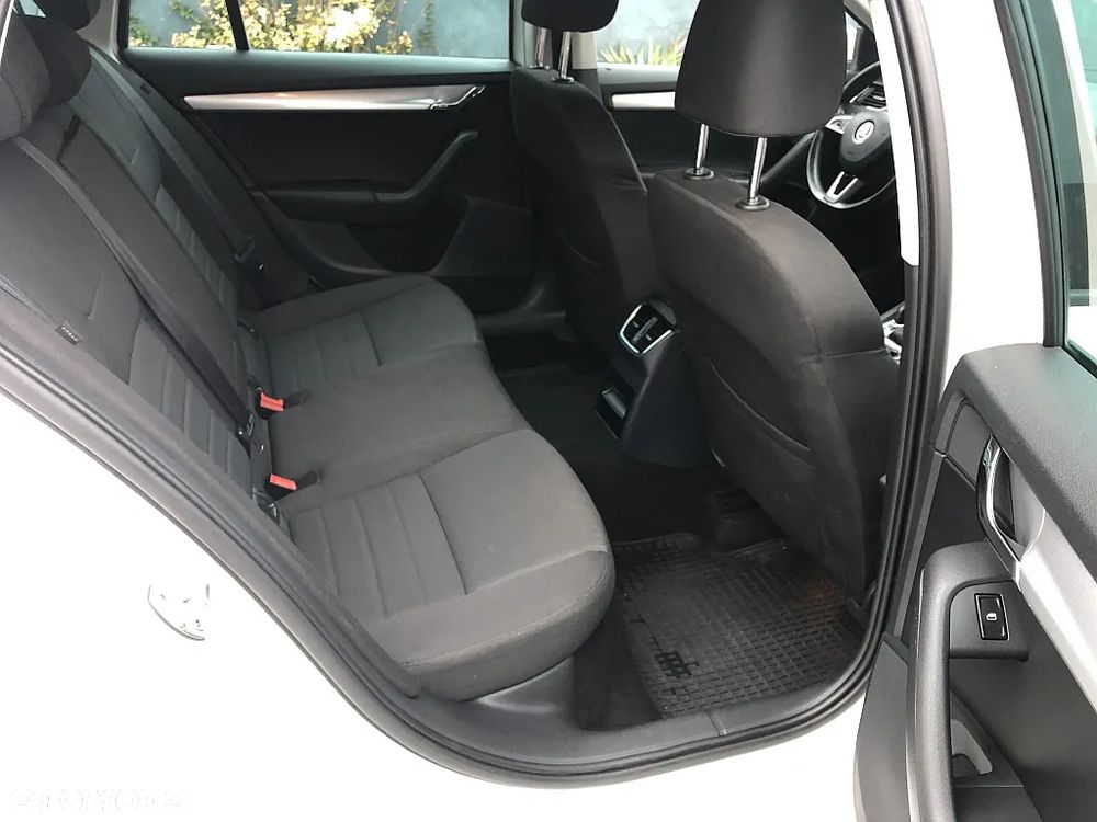 Skoda Octavia 1.6 TDI Elegance DSG - 12