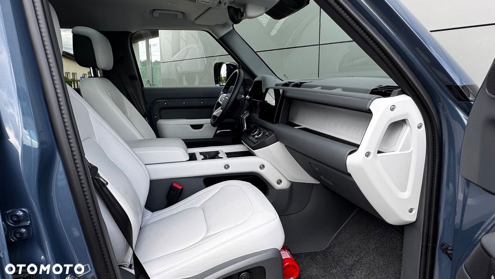 Land Rover Defender - 13