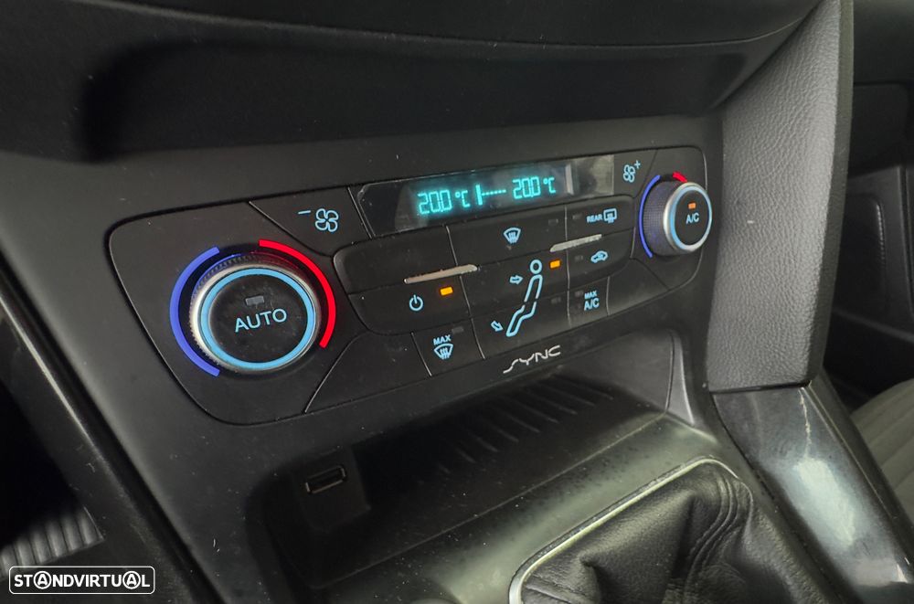 Ford Focus 1.0 SCTi Titanium - 6