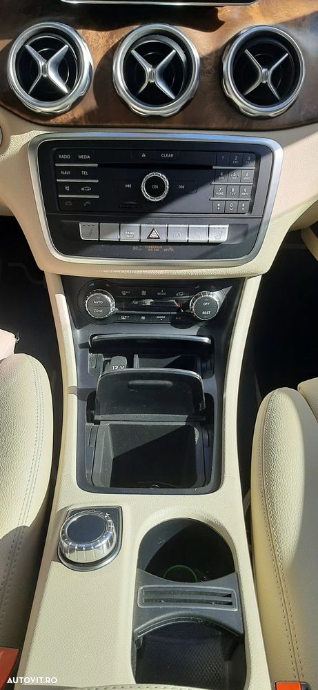 Mercedes-Benz GLA - 24
