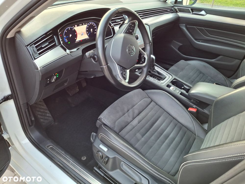 Volkswagen Passat Variant 2.0 TDI SCR DSG 4Motion Elegance - 30
