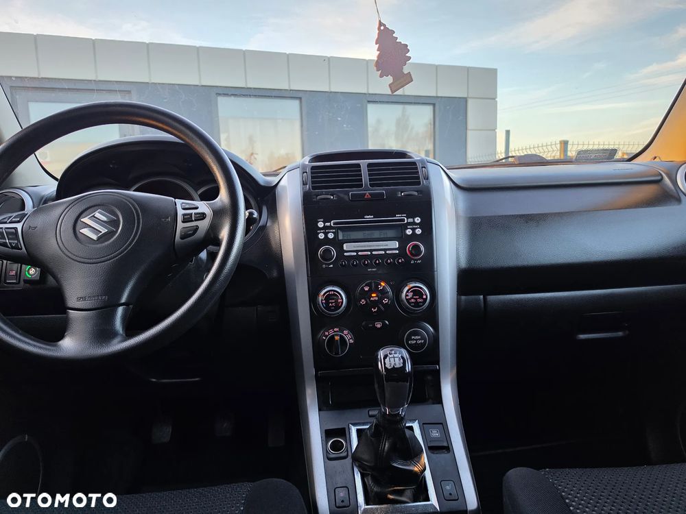Suzuki Grand Vitara 2.0 - 26