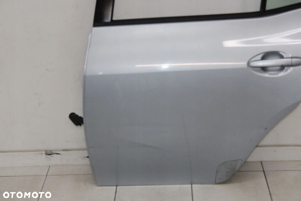 DRZWI LEWE TYLNE LEWY TYŁ TOYOTA AURIS I 2006R- 8S1 - KOD LAKIERU - 6