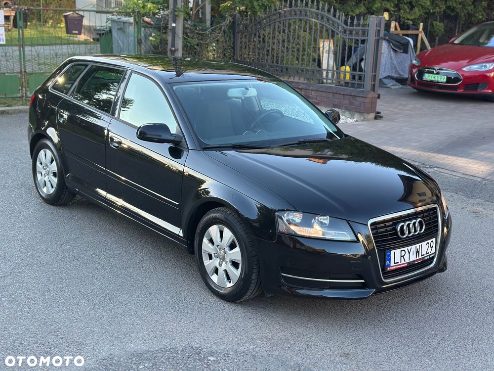 Audi A3 Sportback 1.6 TDI DPF Attraction - 12