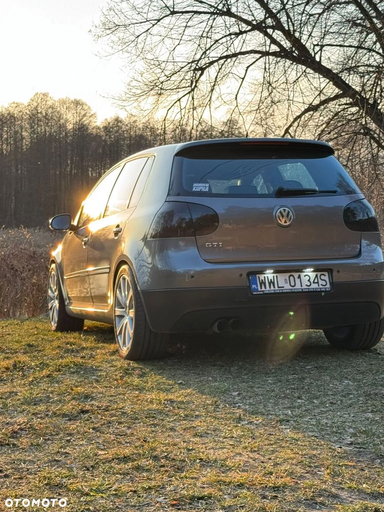 Volkswagen Golf - 28