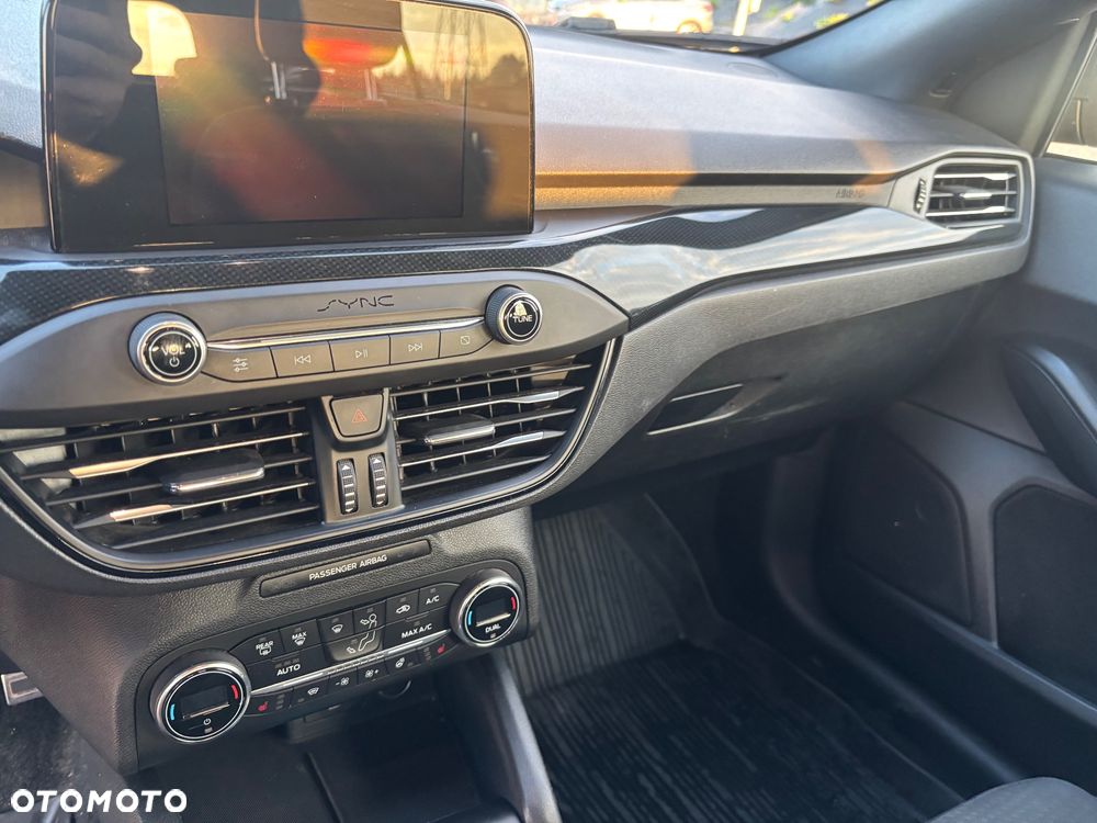 Ford Focus 1.5 EcoBoost ST-Line - 11