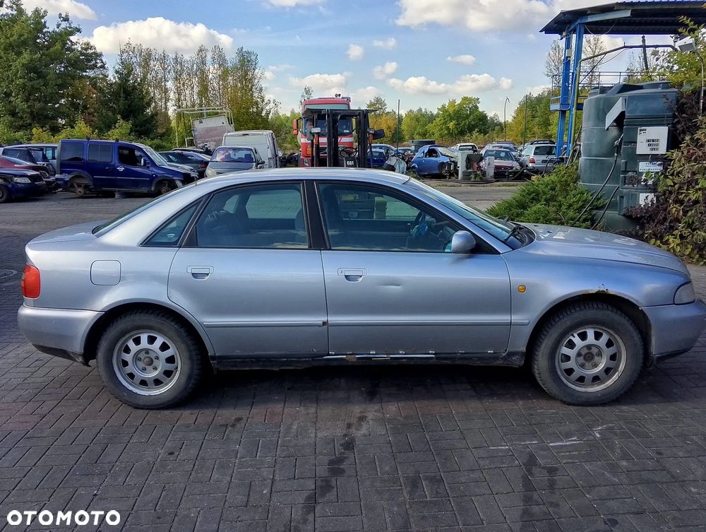 Audi A4 B5 Przed Lift (94-97.) 1.9 TDI 89KM. Silnik AHU Skrzynia DHL lakier LY7M / L5.Cały na części. GWARANCJA !!! Przód Tył Zestaw Komplet Drzwi Klapa Zderzak Błotnik Maska Grill Atrapa Szyba Pas Lampa Lusterko Boczki Fotel Kanapa Kokpit Deska Rozdzielcza Przełącznik Włącznik Sterownik Przewody Wiązka Instalacja Moduł Komputer Czujnik Listwa Pompa Alternator Wtryski Głowica Rozrusznik Kompresor Sprzęgło Dwumas Silnik Skrzynia ABS Klimatyzacji Paliwa Wspomagania Kolektor Turbina Przepustnica Zawór Chłodnica Koło Hak Belka Sanki Zawieszenie Mcpherson Półoś Amortyzator Wydech Tłumik Zacisk Most - 3